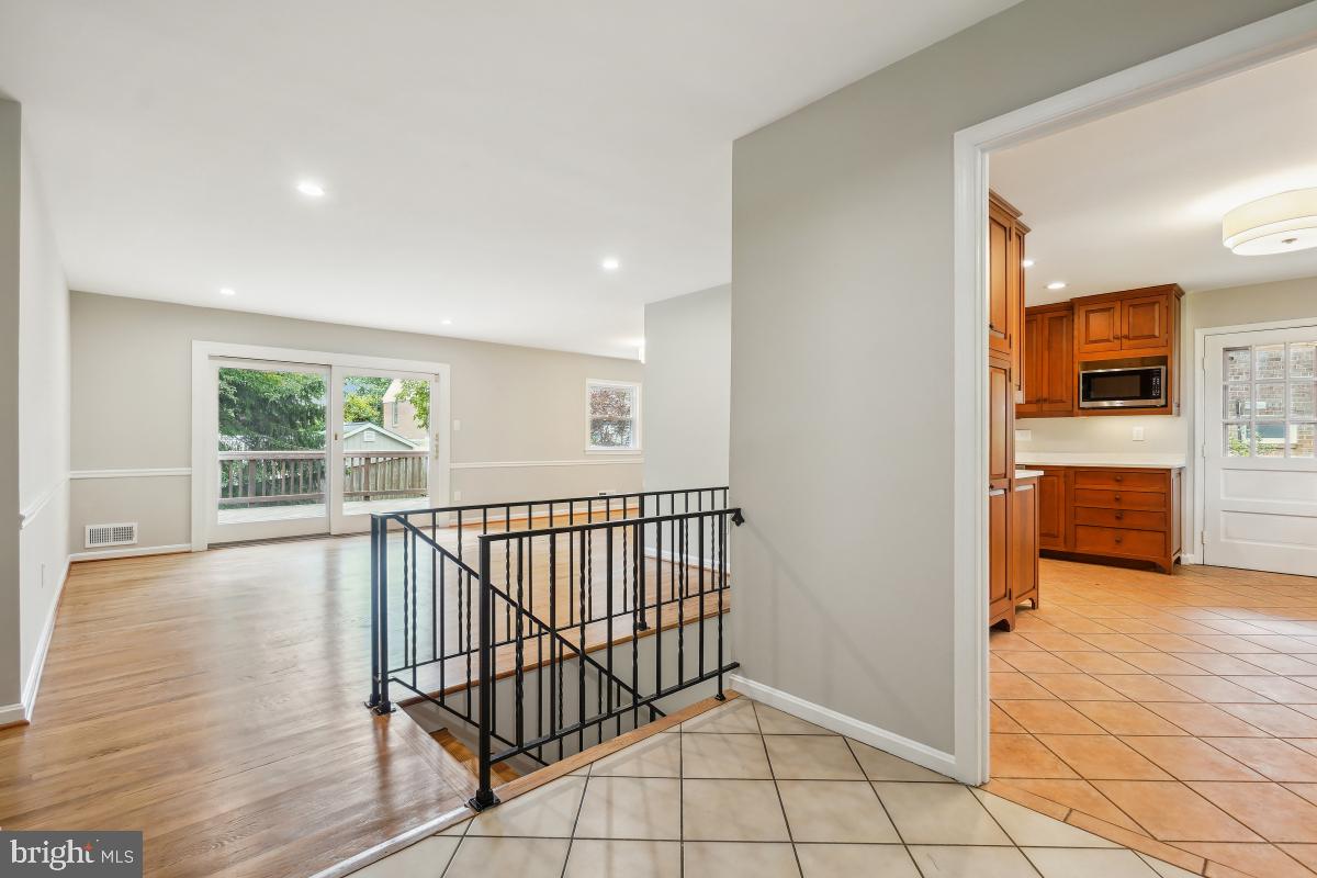 1389 Kimblewick Road Potomac, MD 20854 - Photo 4 of 47 Entry