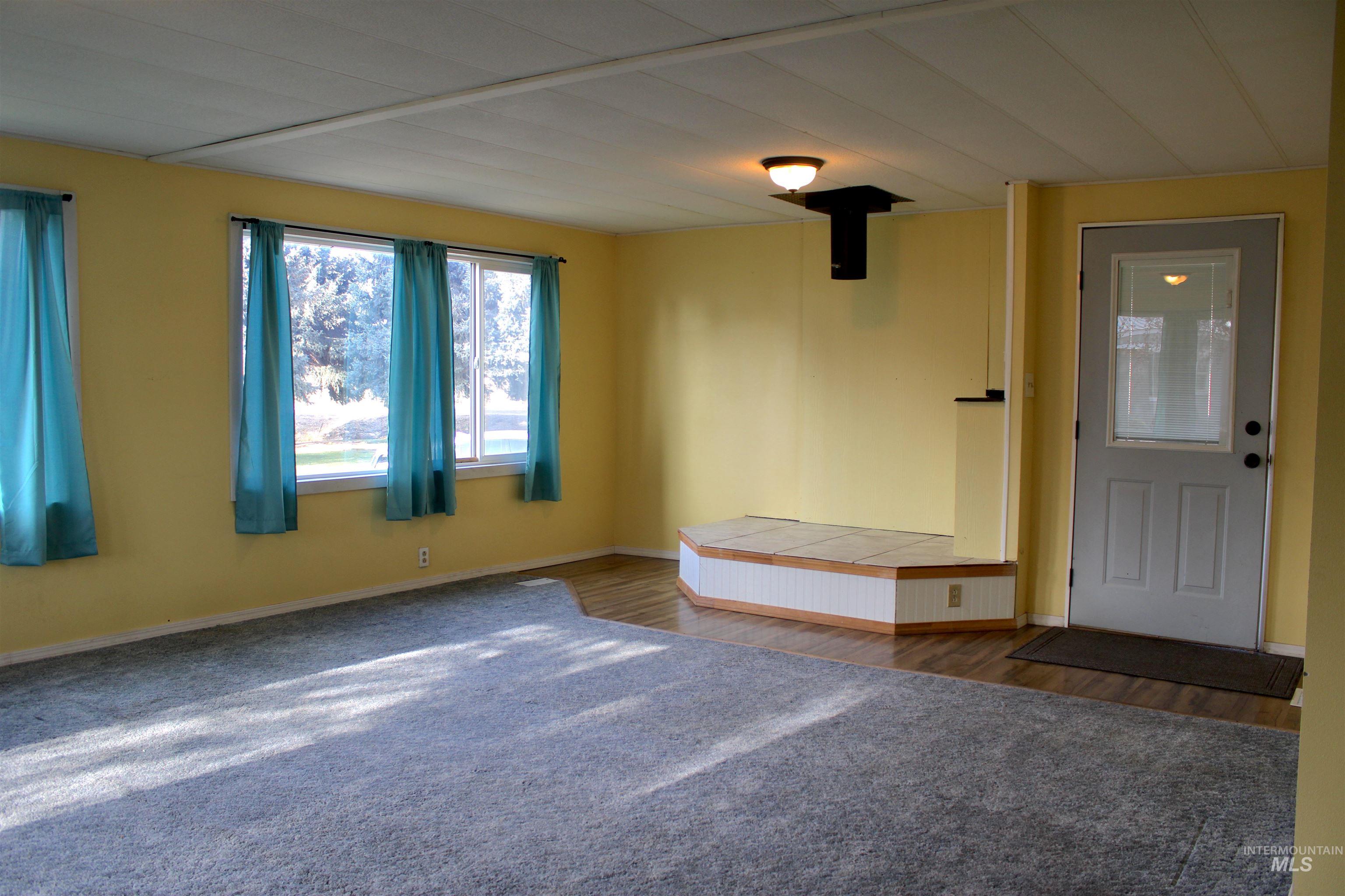15881 Purple Sage Road, Unit 3 Caldwell, ID 83607 - Photo 6 of 29 Foyer entrance with baseboards and carpet flooring