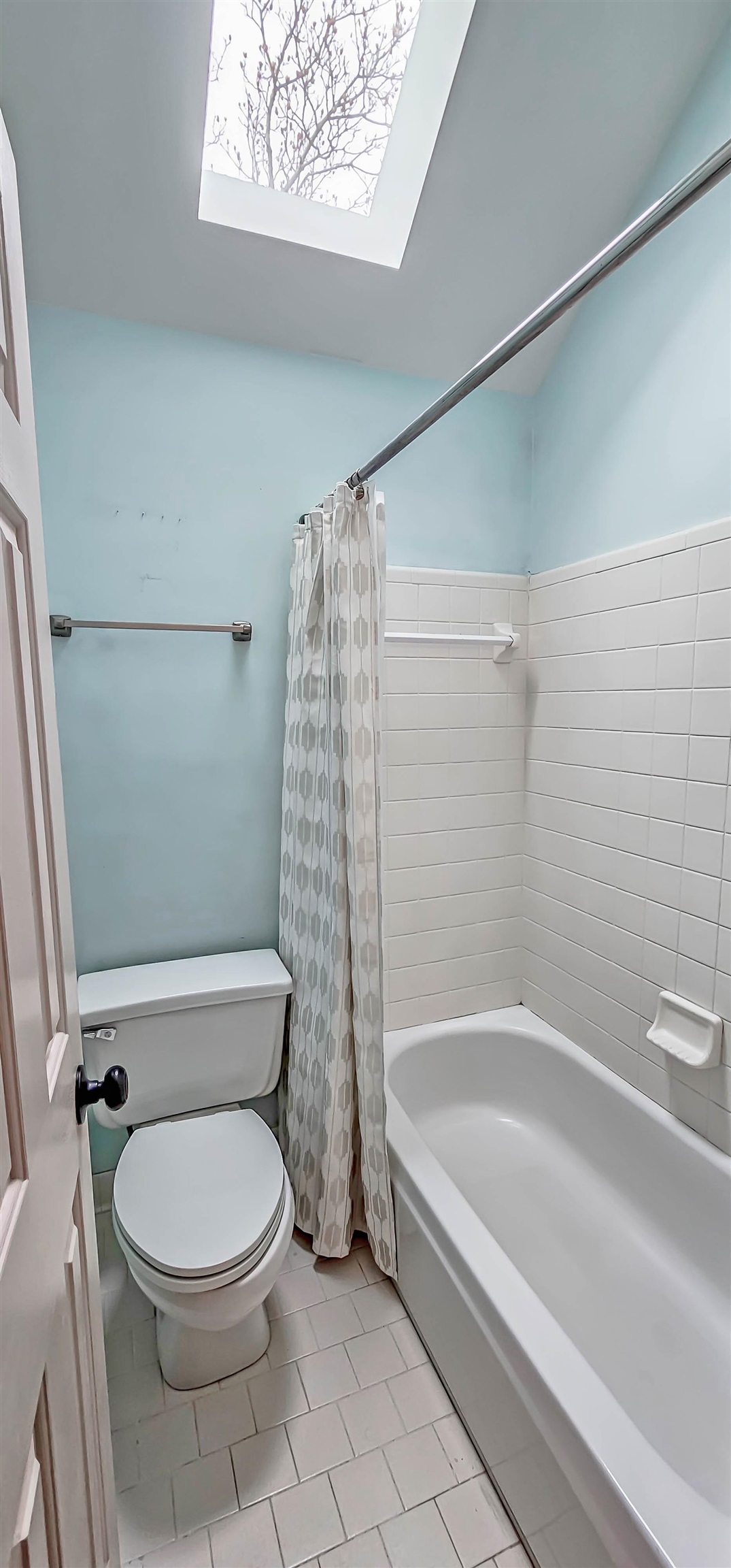 660 Weston Drive Collierville, TN 38017 - Photo 26 of 32 a bathroom with a toilet and a bathtub