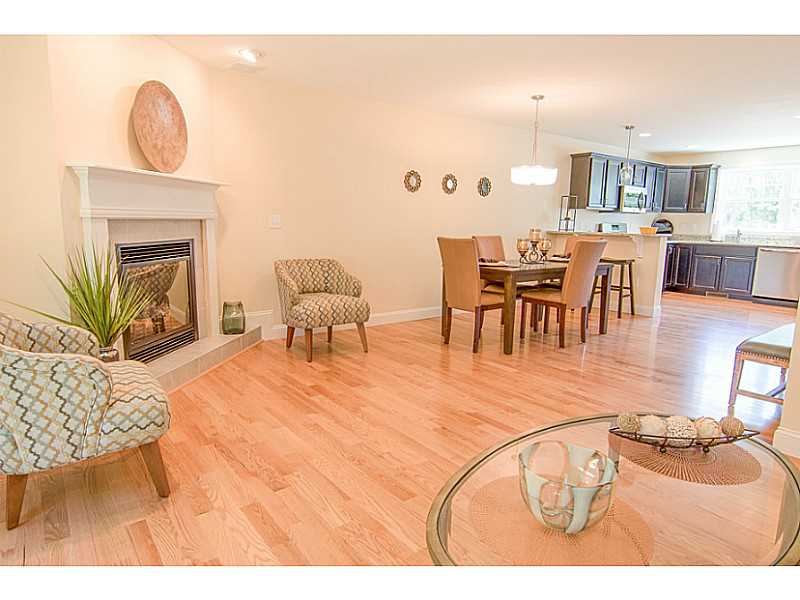 1209 Centerville Road, Unit 4 Warwick, RI 02886 - Photo 10 of 21 Living Room.