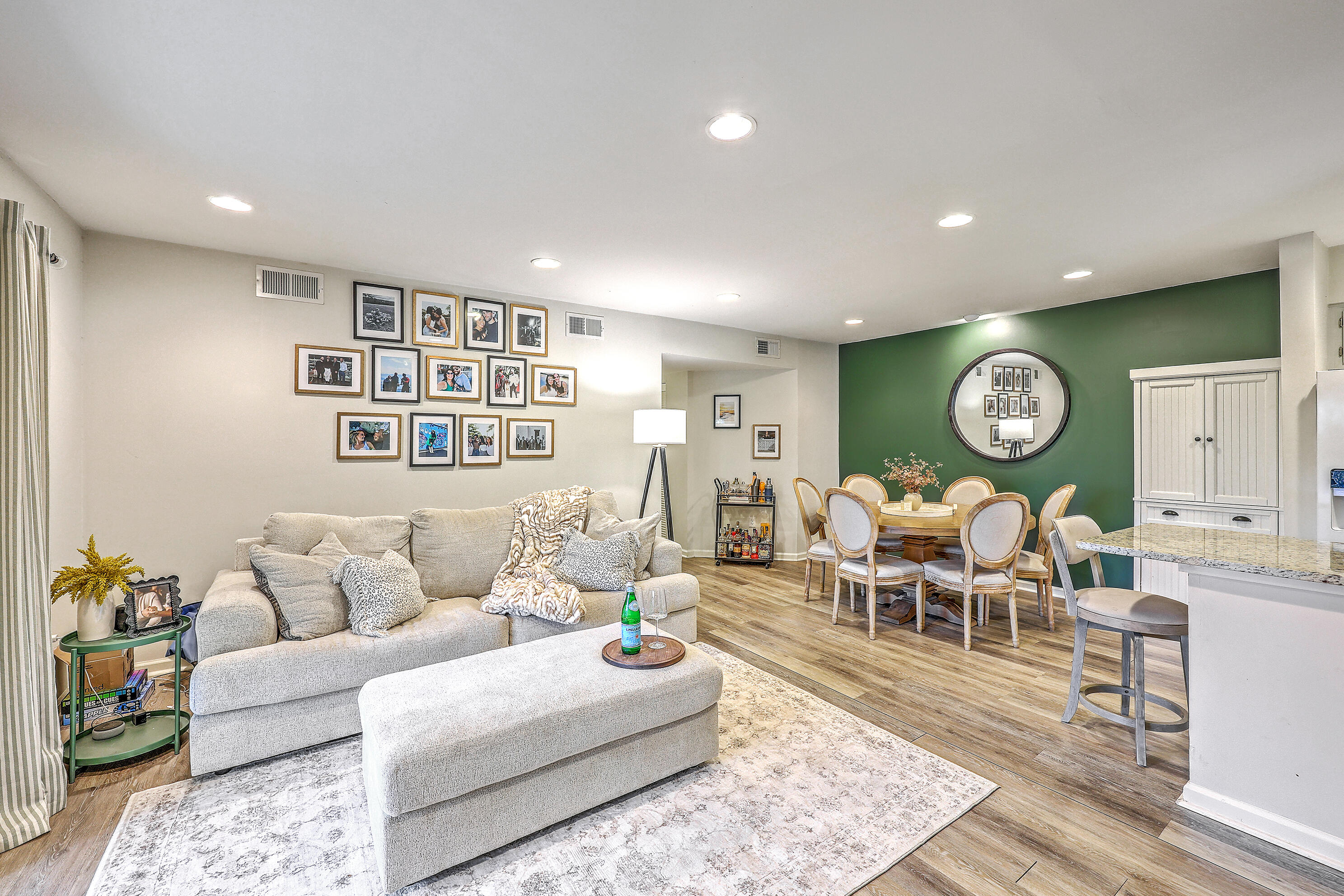 1054 Anna Knapp Boulevard, Unit 7H Mount Pleasant, SC 29464 - Photo 14 of 45 ZYN_0860_1_2_3_4_5_6