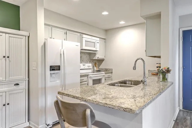 $375,000 | 1054 Anna Knapp Boulevard, Unit 7H, Mount Pleasant, SC 29464