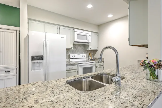 $375,000 | 1054 Anna Knapp Boulevard, Unit 7H, Mount Pleasant, SC 29464