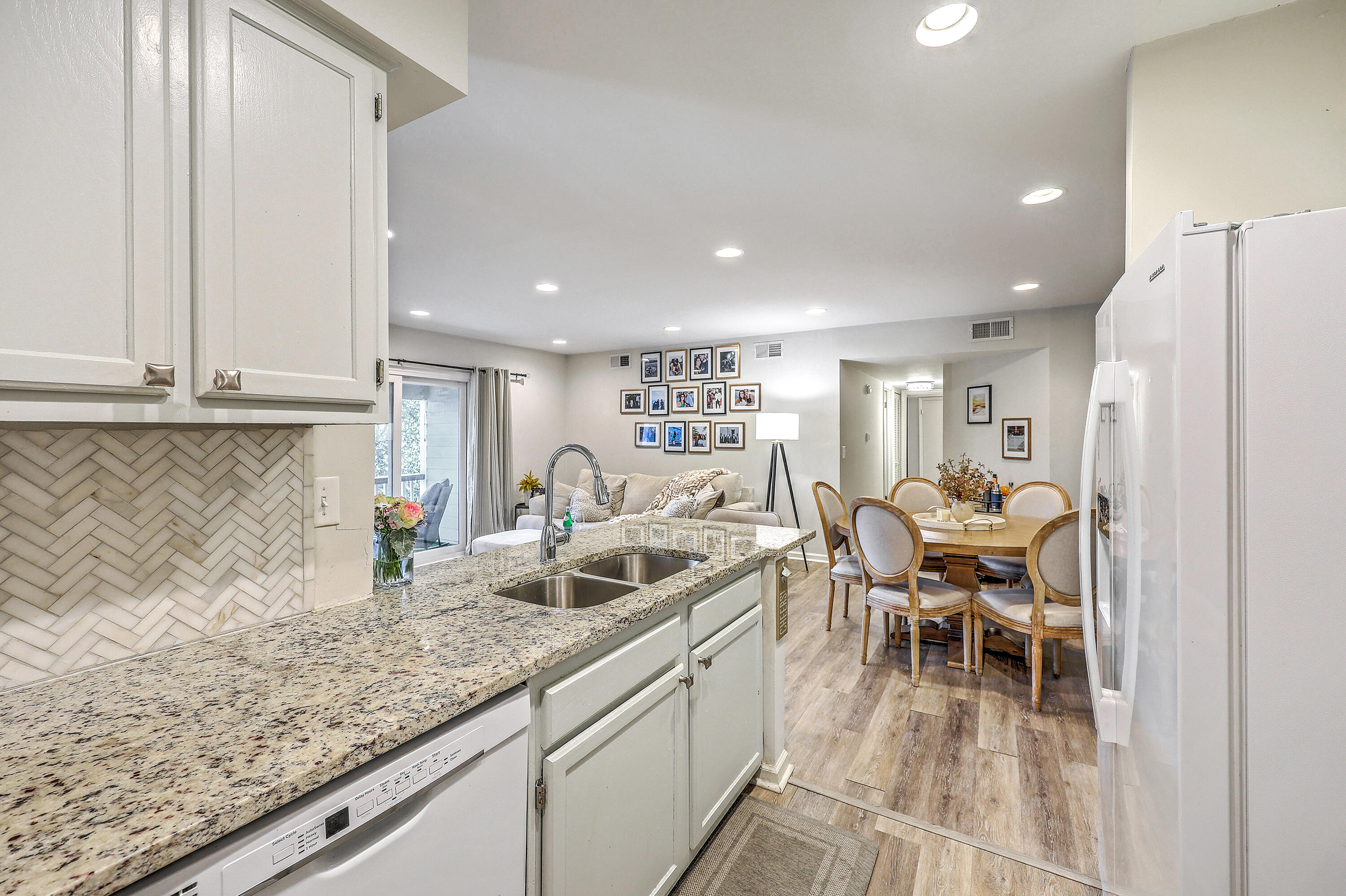 1054 Anna Knapp Boulevard, Unit 7H Mount Pleasant, SC 29464 - Photo 22 of 45 ZYN_0923_4_5_6_7_8_9