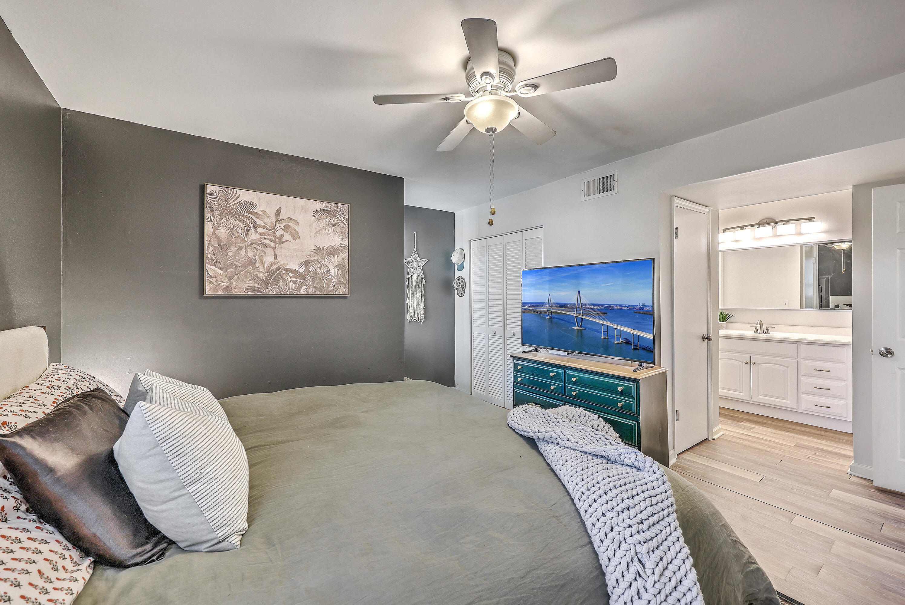 1054 Anna Knapp Boulevard, Unit 7H Mount Pleasant, SC 29464 - Photo 26 of 45 ZYN_0951_2_3_4_5_6_7