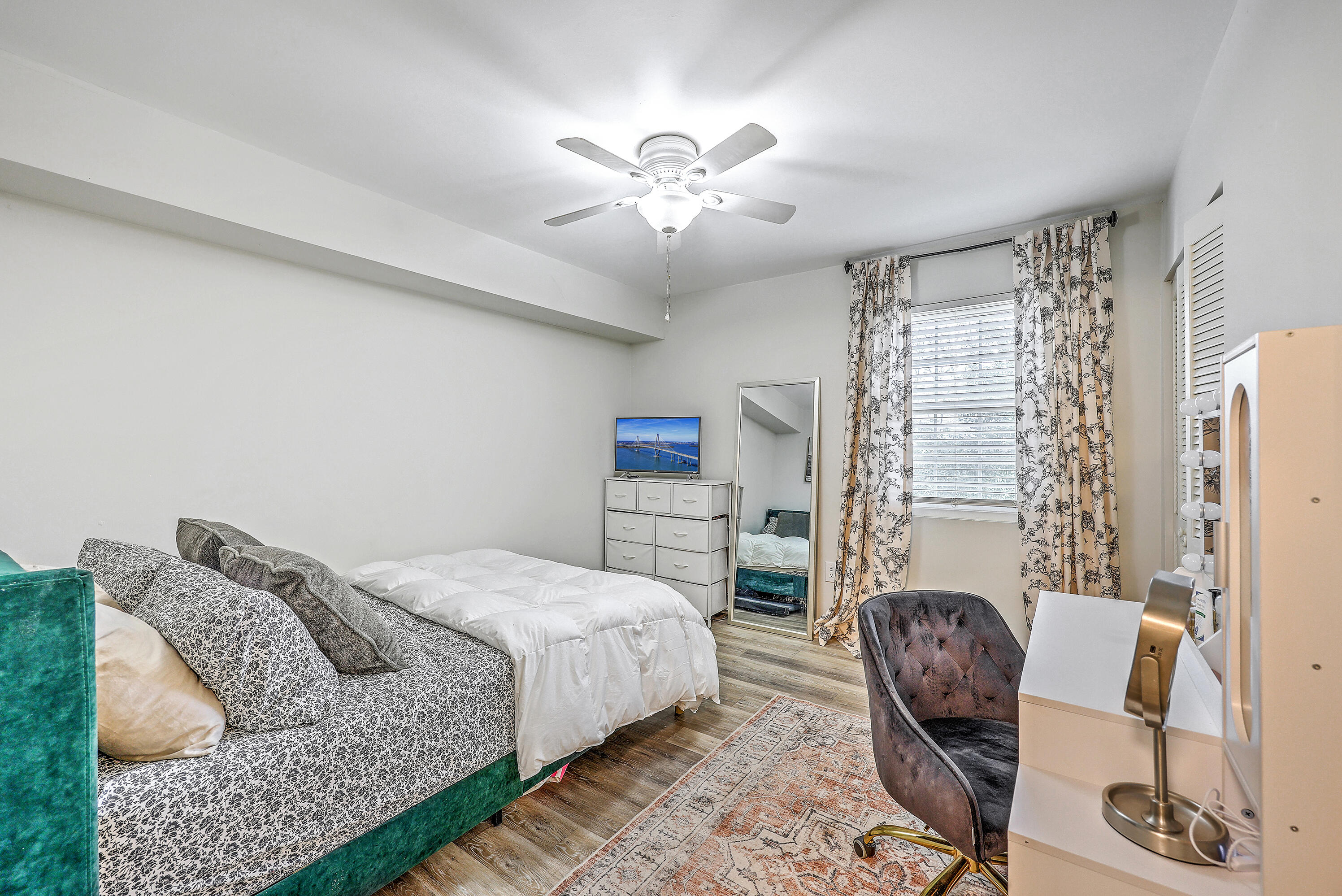 1054 Anna Knapp Boulevard, Unit 7H Mount Pleasant, SC 29464 - Photo 29 of 45 ZYN_0972_3_4_5_6_7_8