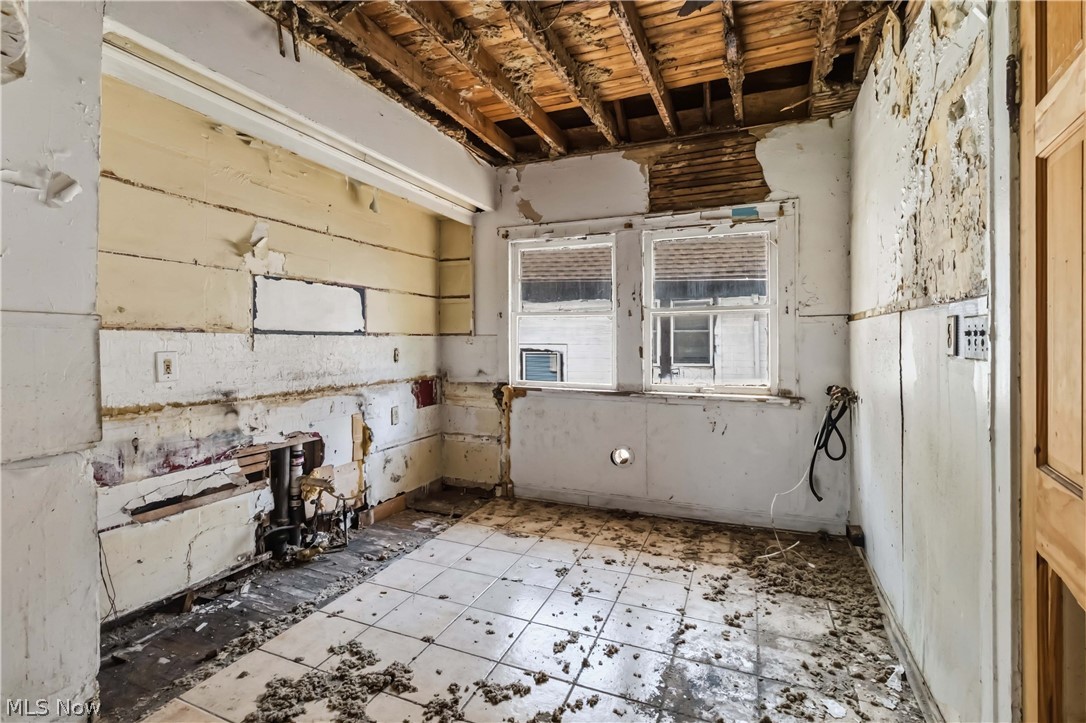 1516 Hillcrest Road Cleveland, OH 44118 - Photo 24 of 33 Gallery Image 24