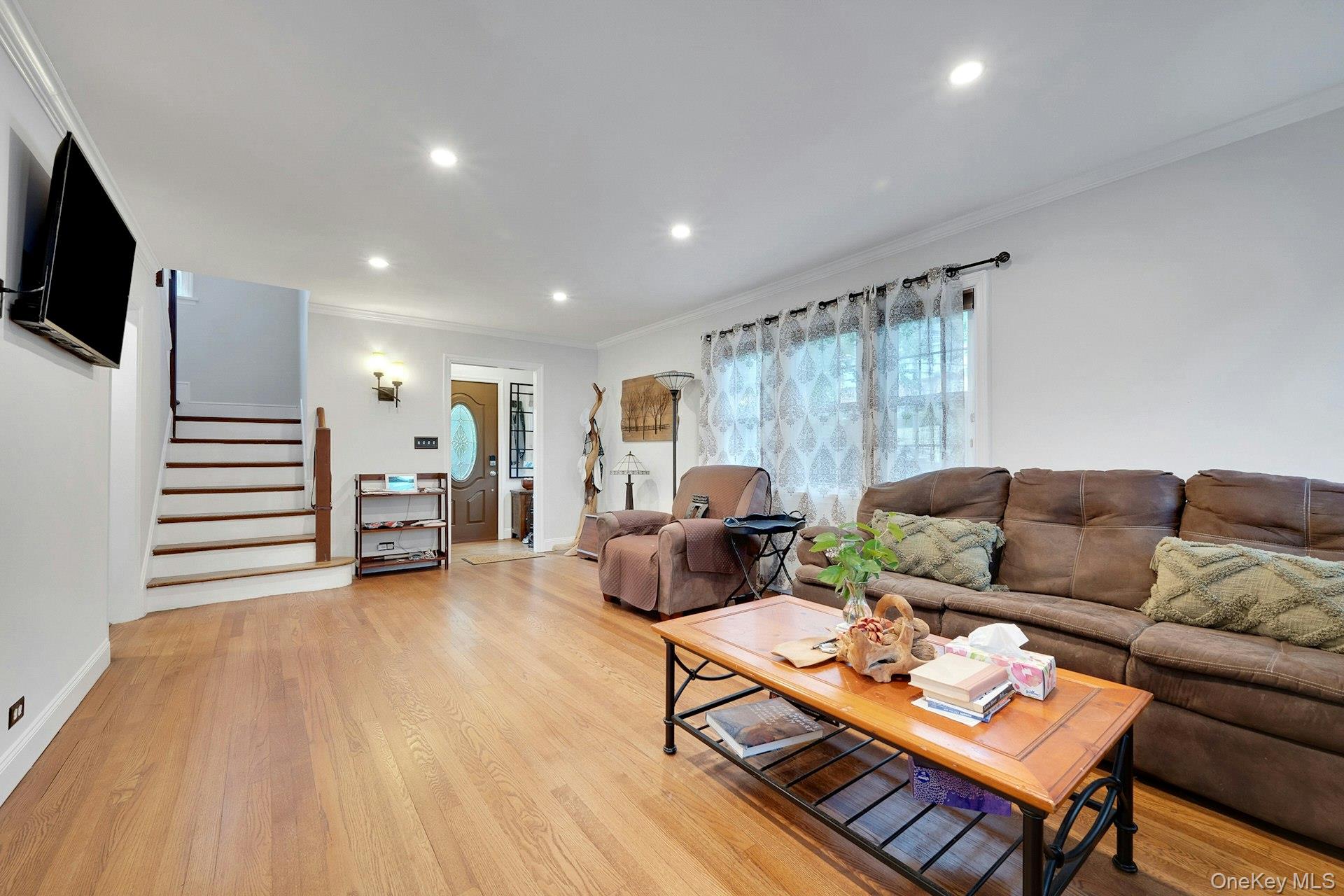 4 Interlaken Avenue New Rochelle, NY 10801 - Photo 4 of 28