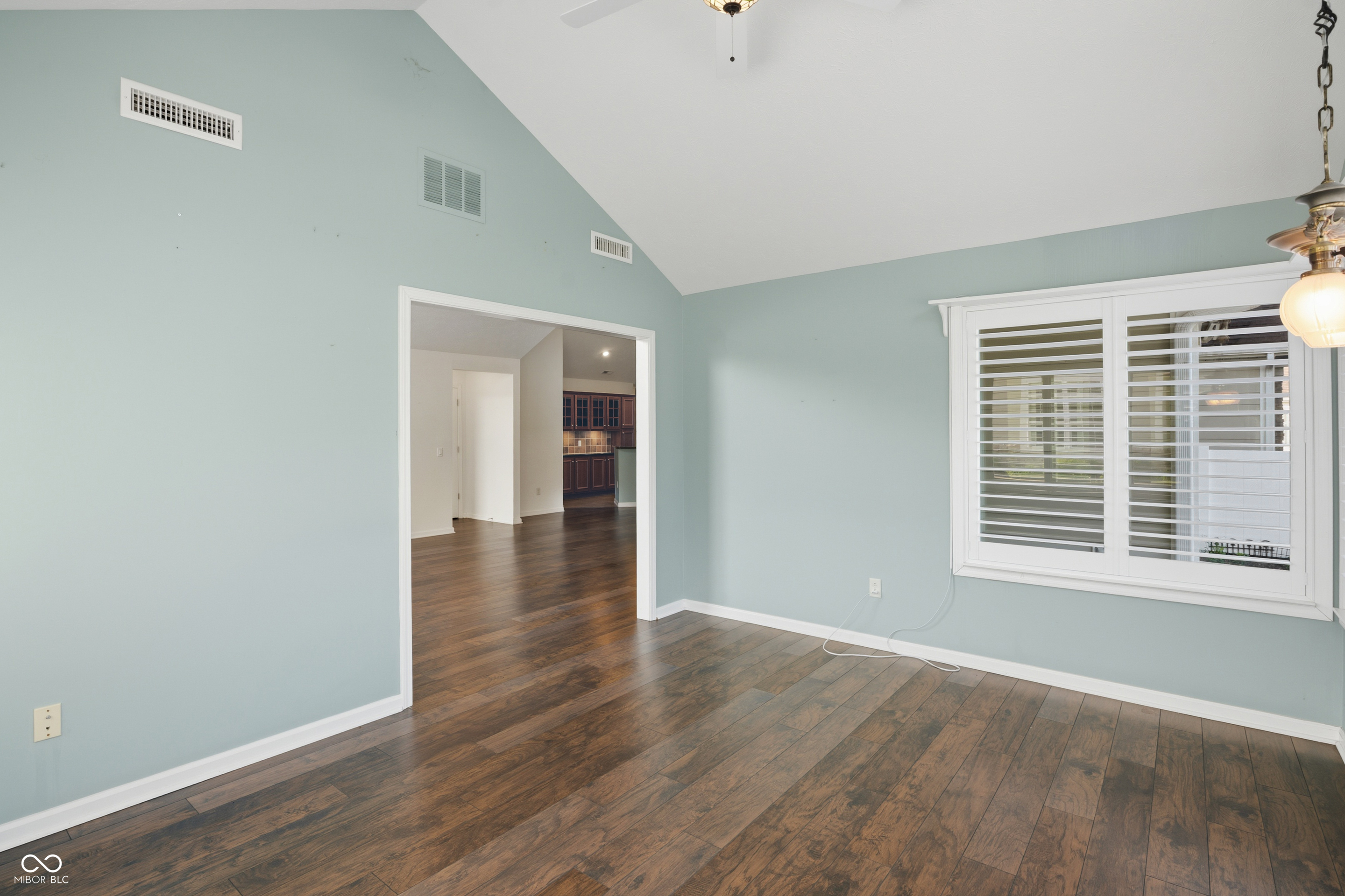 1067 Distinctive Way Greenfield, IN 46140 - Photo 4 of 25