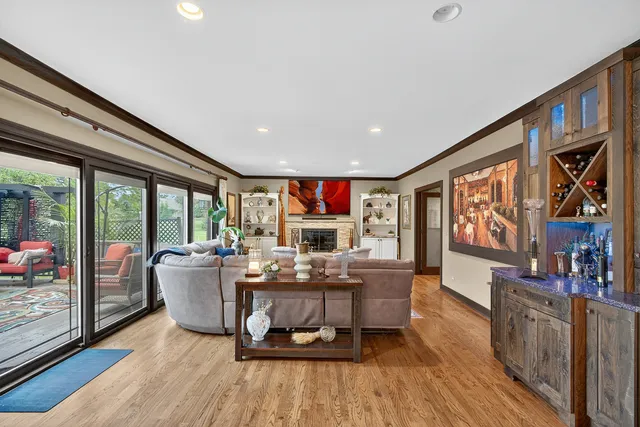 $1,250,000 | 1886 West Clover Drive, Inverness, IL 60067