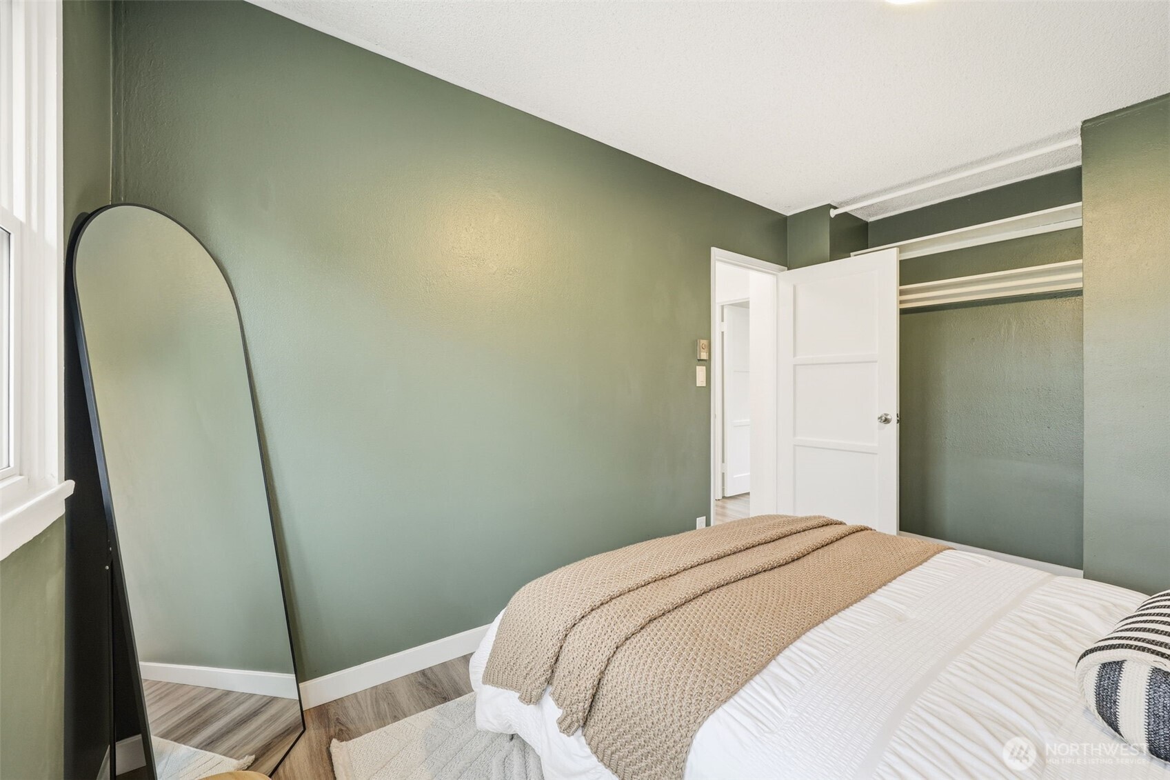 6005 21st Avenue Southwest Seattle, WA 98106 - Photo 12 of 24