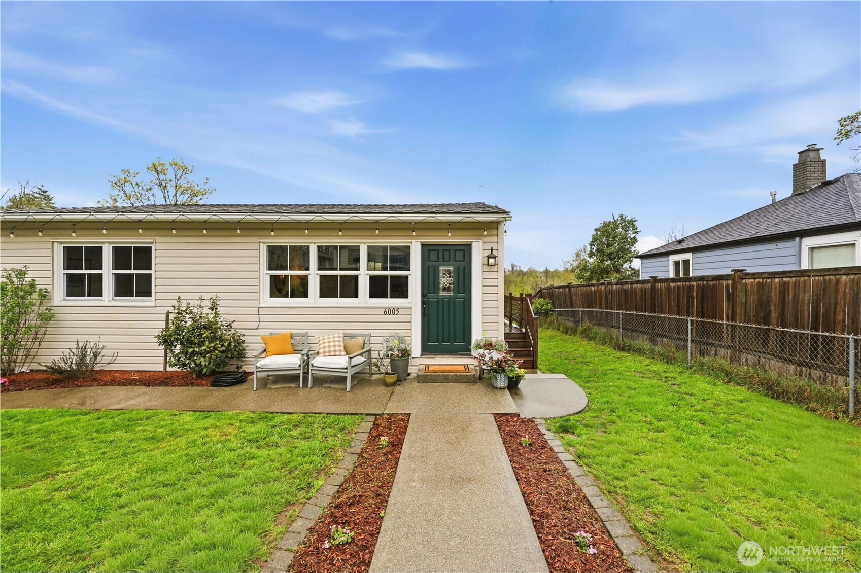 6005 21st Avenue Southwest Seattle, WA 98106 - Photo 2 of 24