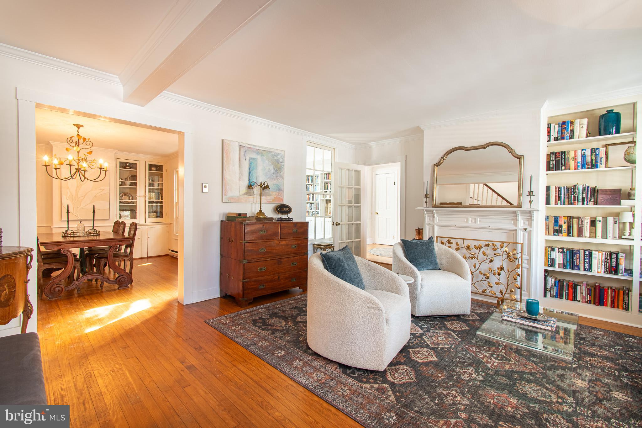 114 East Chew Avenue St. Michaels, MD 21663 - Photo 11 of 57 a living room with furniture and a book shelf