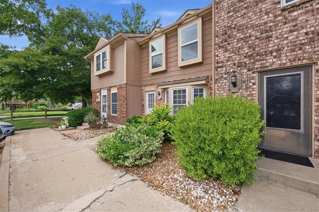 727 Southwest Liggett Road, Unit B Blue Springs, MO 64015 - Photo 3 of 19