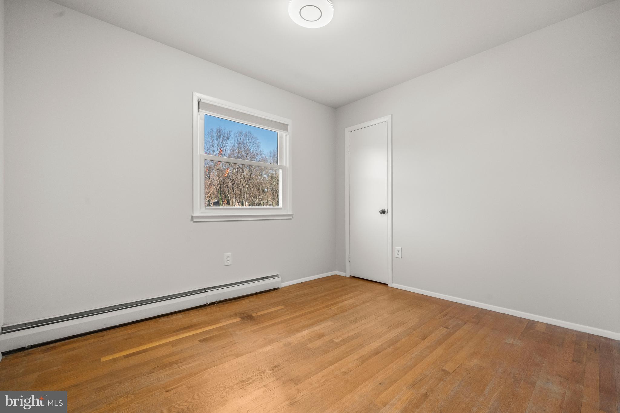 13411 Kerrydale Road Woodbridge, VA 22193 - Photo 17 of 44 an empty room with a window