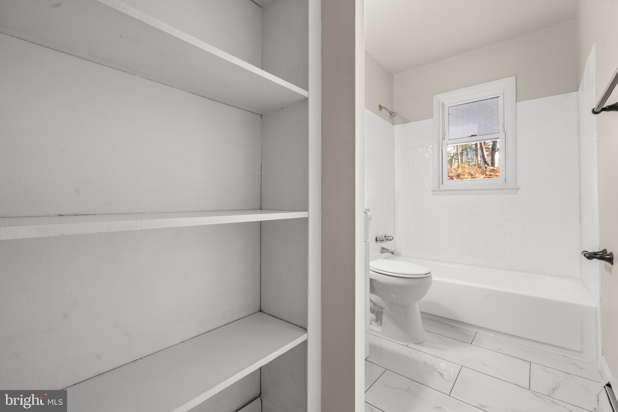 13411 Kerrydale Road Woodbridge, VA 22193 - Photo 23 of 44 a bathroom with a bathtub and a toilet