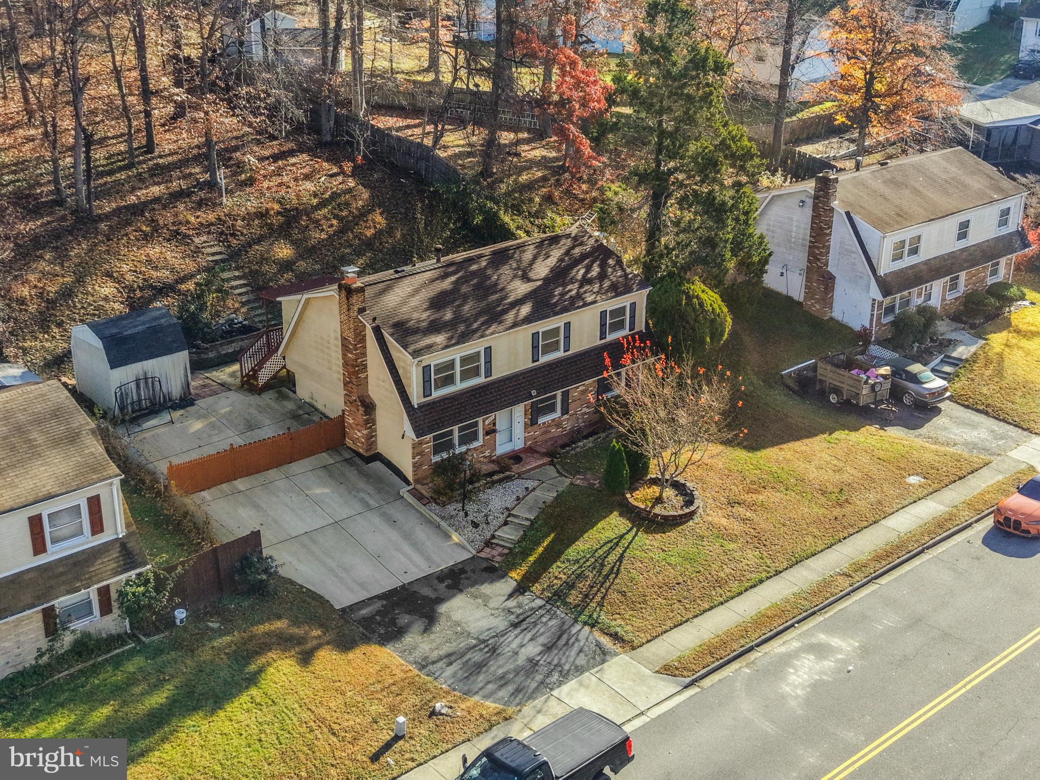 13411 Kerrydale Road Woodbridge, VA 22193 - Photo 33 of 44 a view of a house with pool and sitting area