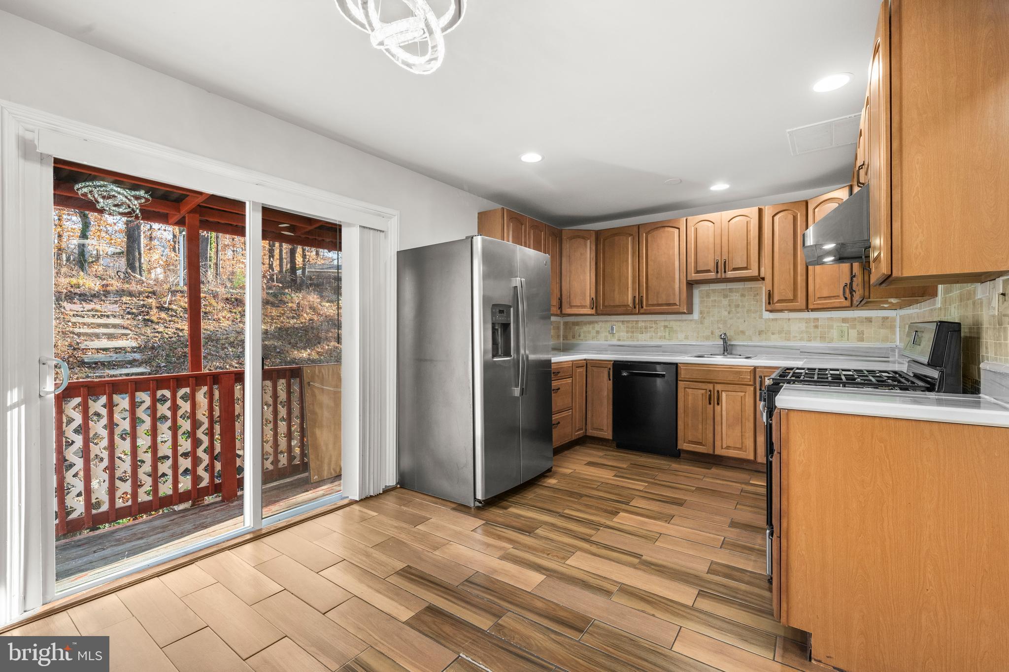 13411 Kerrydale Road Woodbridge, VA 22193 - Photo 7 of 44 a kitchen with stainless steel appliances granite countertop a refrigerator a sink and a stove top oven