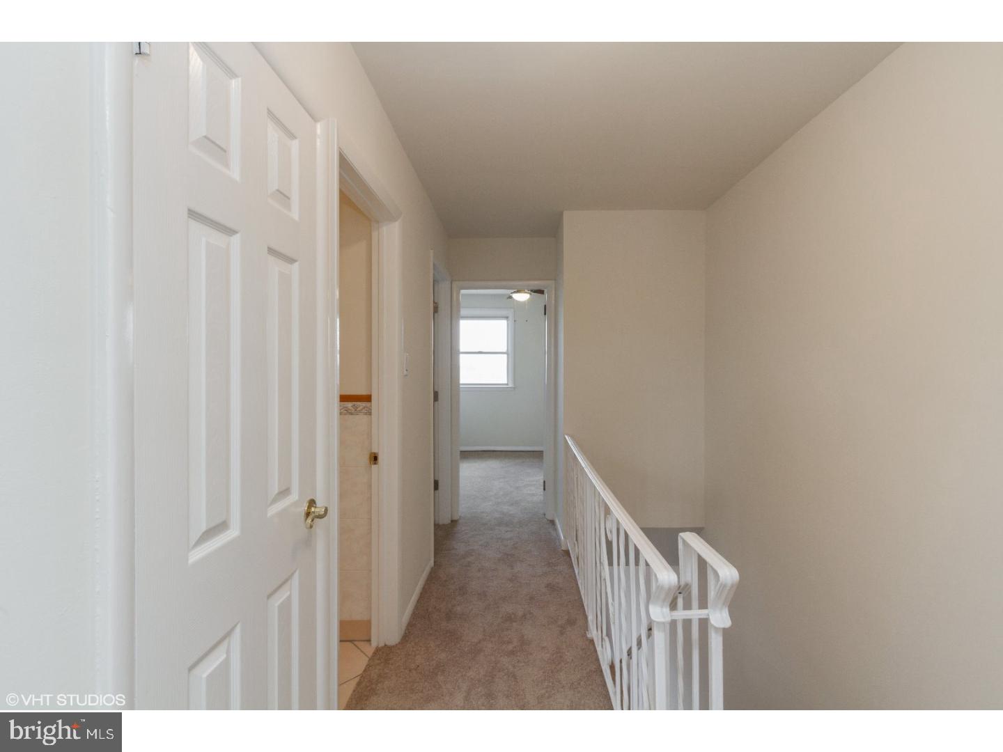 3351 Morning Glory Road Philadelphia, PA 19154 - Photo 11 of 17 Hallway