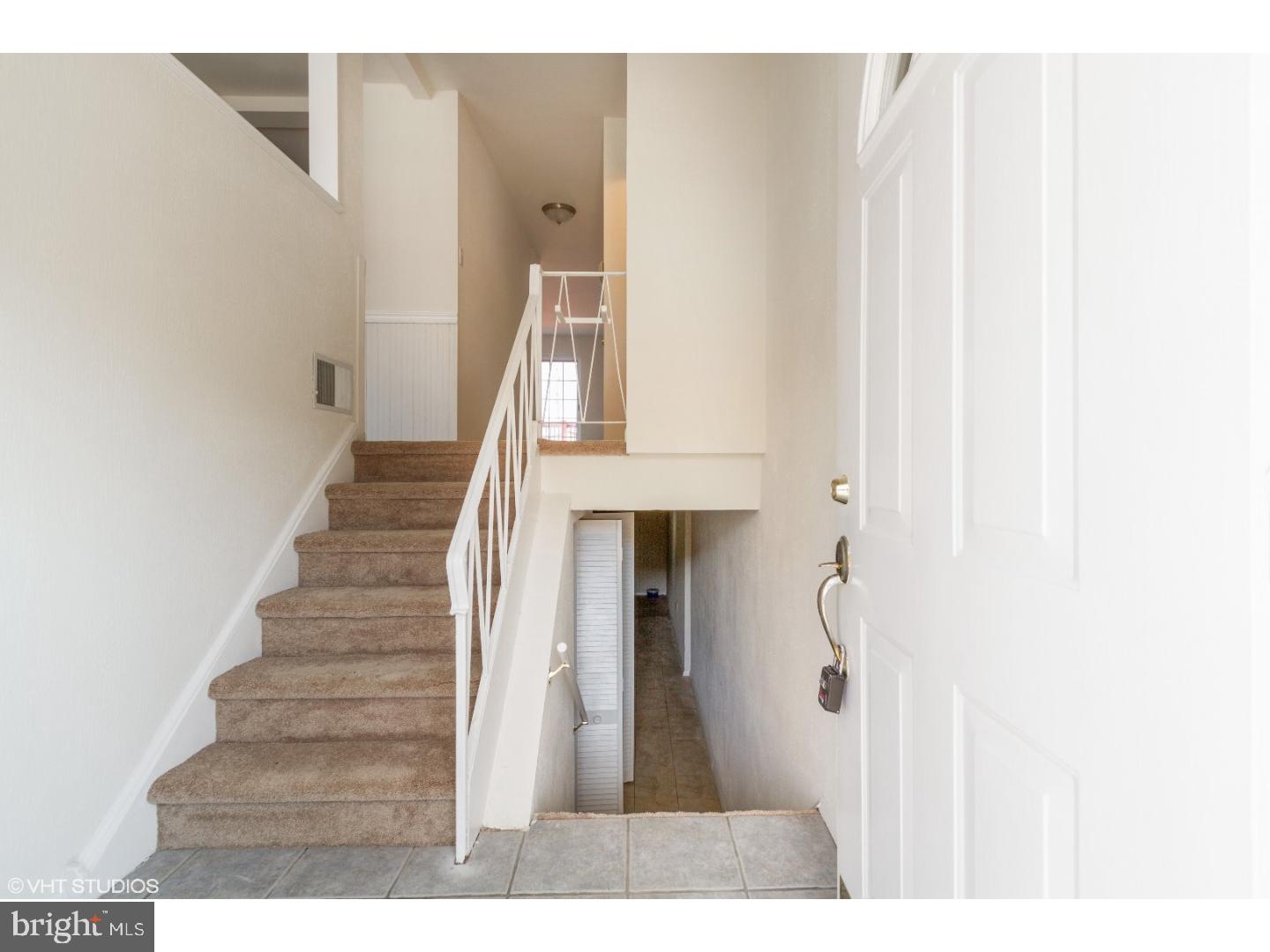 3351 Morning Glory Road Philadelphia, PA 19154 - Photo 5 of 17 Foyer