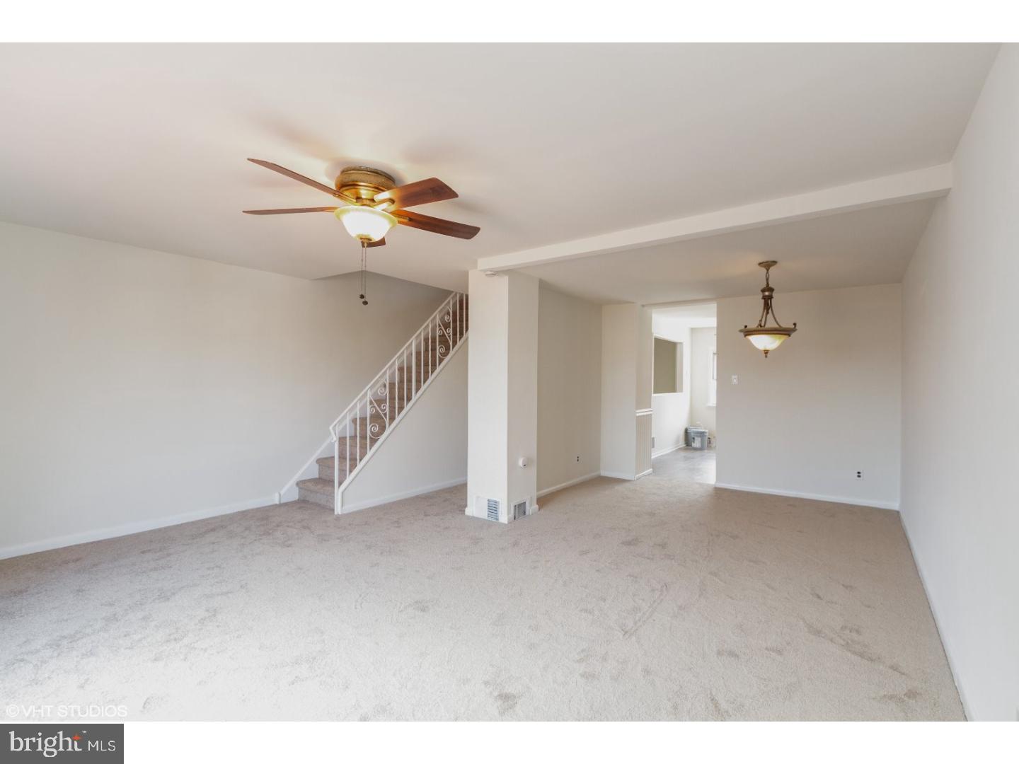3351 Morning Glory Road Philadelphia, PA 19154 - Photo 6 of 17 Living Room