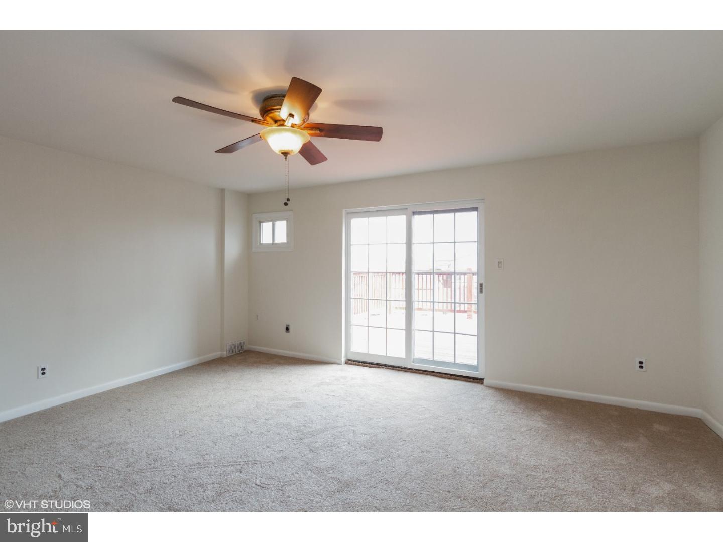 3351 Morning Glory Road Philadelphia, PA 19154 - Photo 7 of 17 Living Room