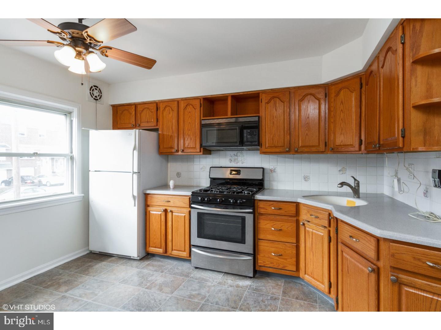 3351 Morning Glory Road Philadelphia, PA 19154 - Photo 9 of 17 Kitchen
