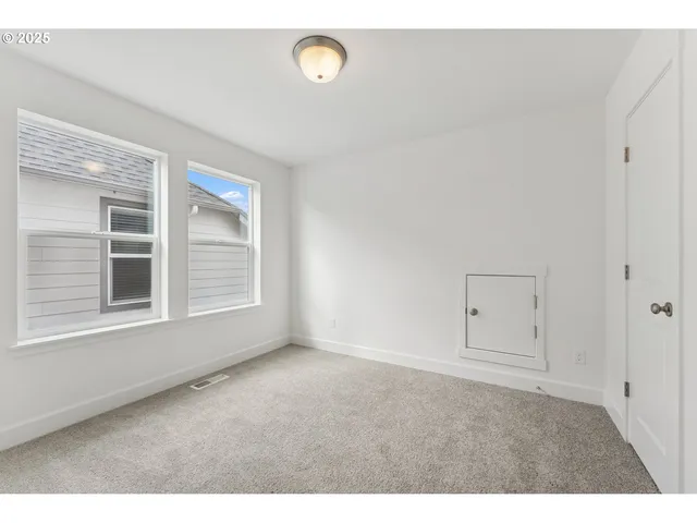 a view of empty room with windows