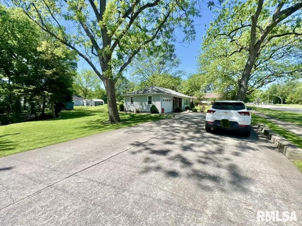 1410 Franklin Street Carlyle, IL 62231 - Photo 3 of 21 Gallery Image 3
