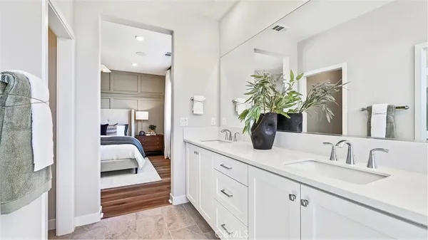 a en suite bathroom with a double sink and mirror
