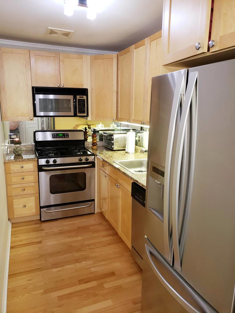 6102 North Sheridan Road, Unit 205 Chicago, IL 60660 - Photo 3 of 25