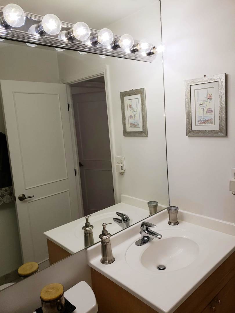 6102 North Sheridan Road, Unit 205 Chicago, IL 60660 - Photo 8 of 25