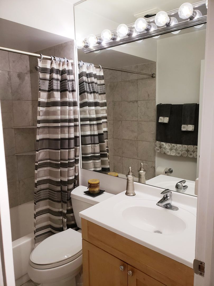 6102 North Sheridan Road, Unit 205 Chicago, IL 60660 - Photo 9 of 25