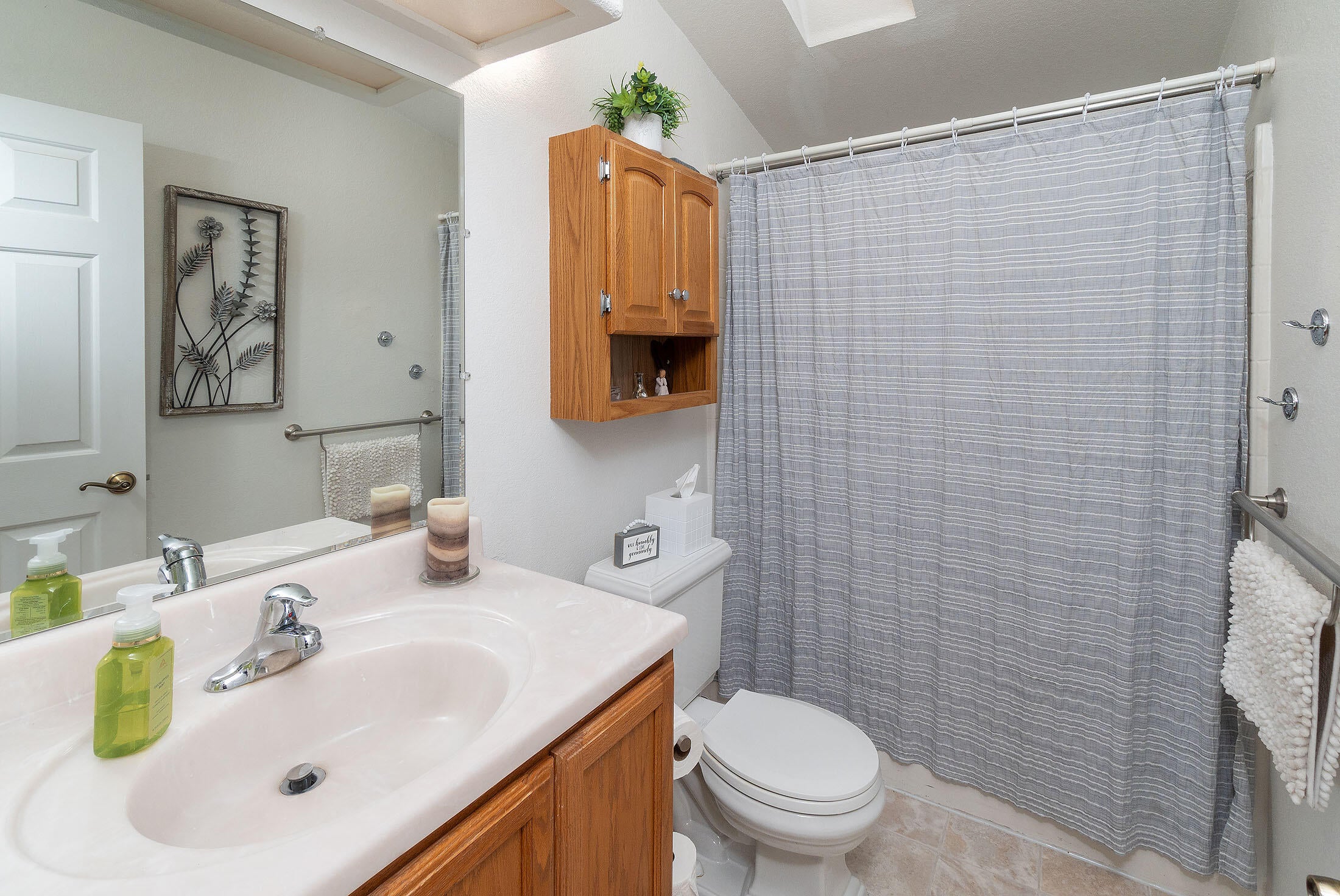 63350 Deschutes Market Road Bend, OR 97701 - Photo 10 of 27 Bathroom