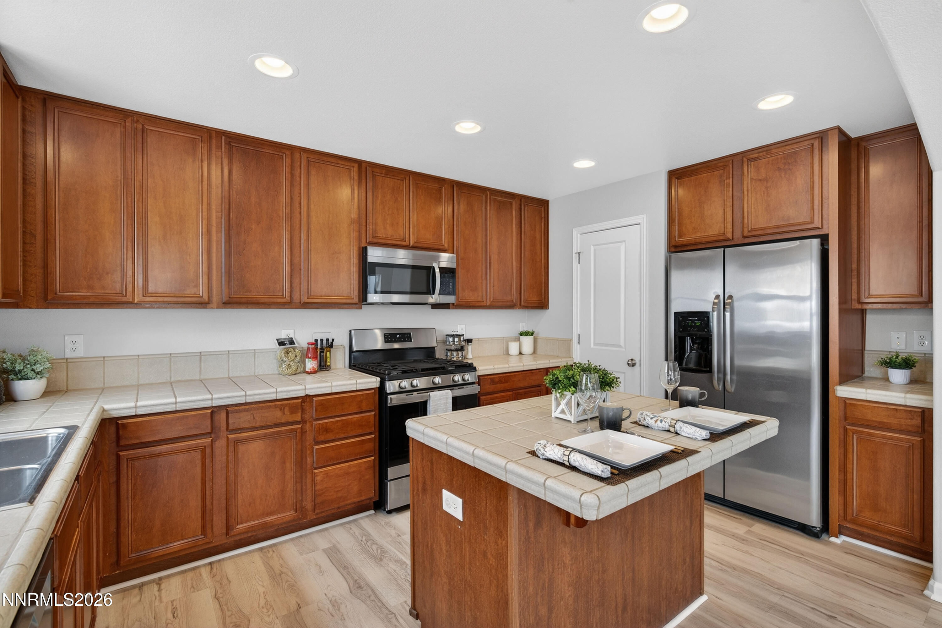 1630 Spring Hill Drive Reno, NV 89523 - Photo 8 of 37 007_DSC02358