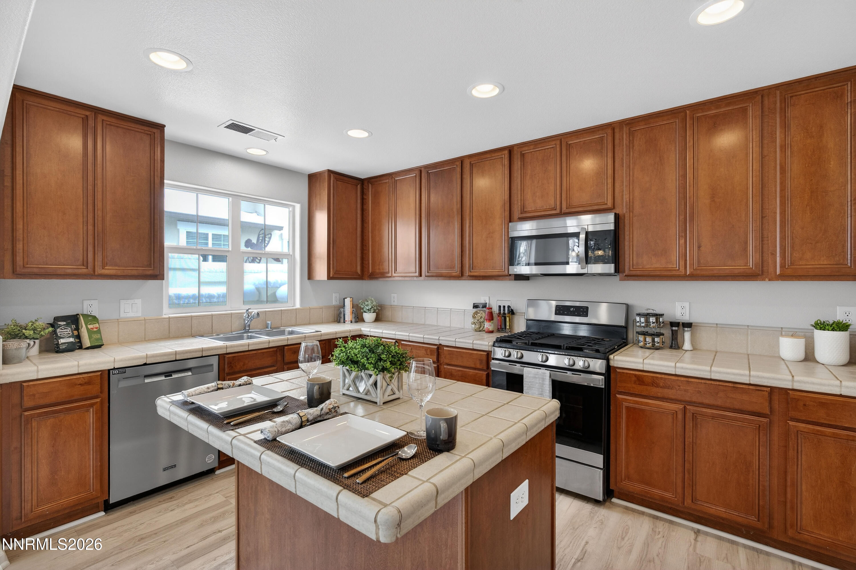 1630 Spring Hill Drive Reno, NV 89523 - Photo 9 of 37 008_DSC02364