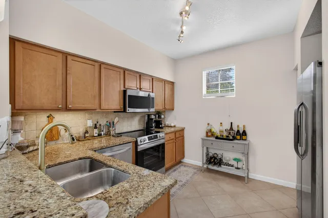 $725,000 | 156 Aragon Way, Unit 101, Jupiter, FL 33458