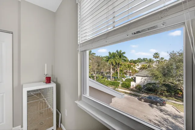 $725,000 | 156 Aragon Way, Unit 101, Jupiter, FL 33458