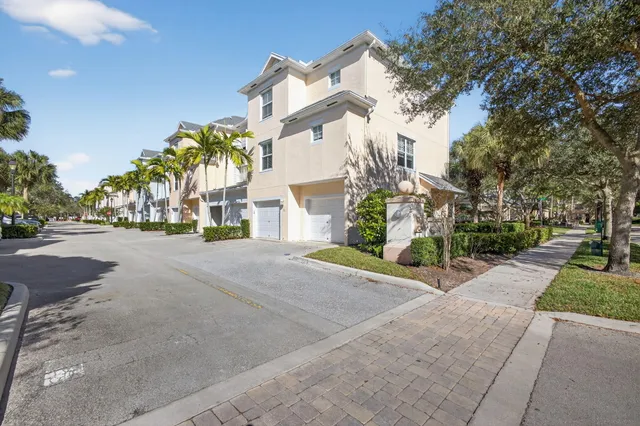 $725,000 | 156 Aragon Way, Unit 101, Jupiter, FL 33458