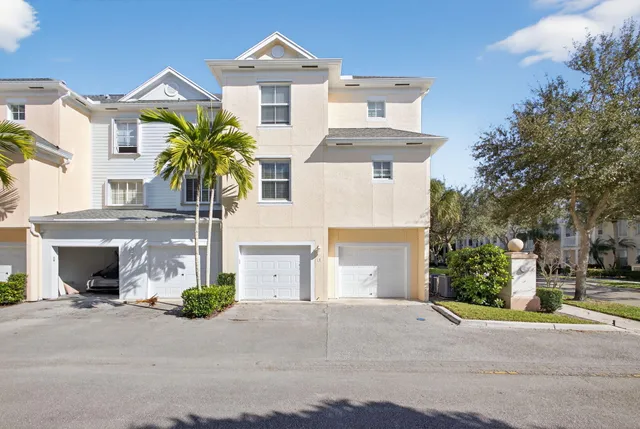 $725,000 | 156 Aragon Way, Unit 101, Jupiter, FL 33458