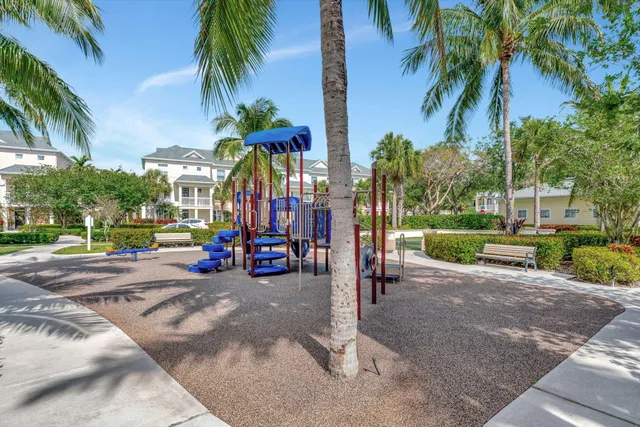 $725,000 | 156 Aragon Way, Unit 101, Jupiter, FL 33458