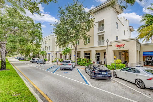 $725,000 | 156 Aragon Way, Unit 101, Jupiter, FL 33458