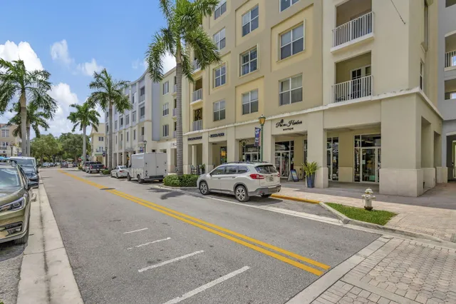 $725,000 | 156 Aragon Way, Unit 101, Jupiter, FL 33458