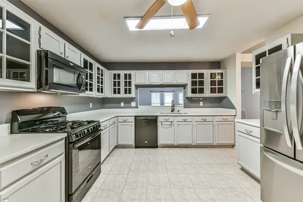 $2,000 | 3327 South Country Meadows Lane, Pearland, TX 77584
