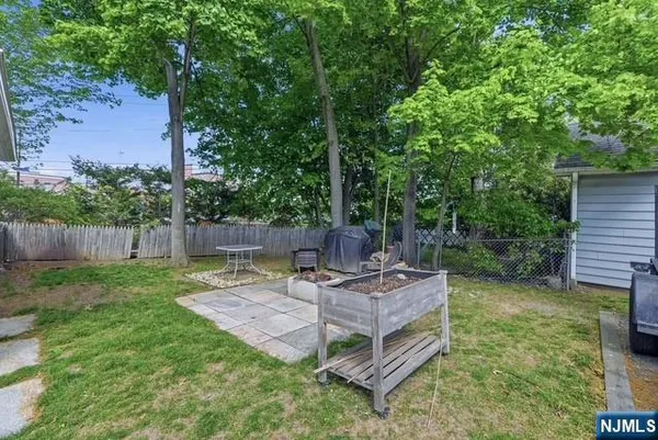 $2,400 | 6 Elm Street, Unit 1, Westwood, NJ 07675