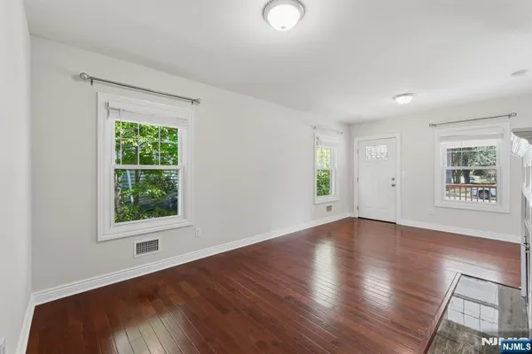 $2,400 | 6 Elm Street, Unit 1, Westwood, NJ 07675