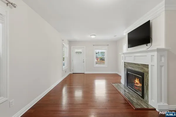 $2,400 | 6 Elm Street, Unit 1, Westwood, NJ 07675