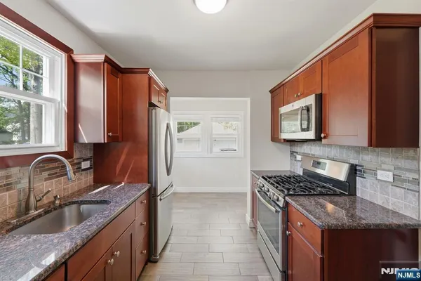 $2,400 | 6 Elm Street, Unit 1, Westwood, NJ 07675