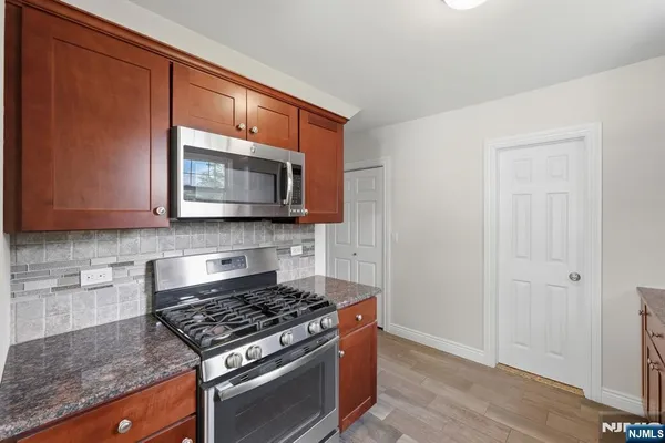 $2,400 | 6 Elm Street, Unit 1, Westwood, NJ 07675