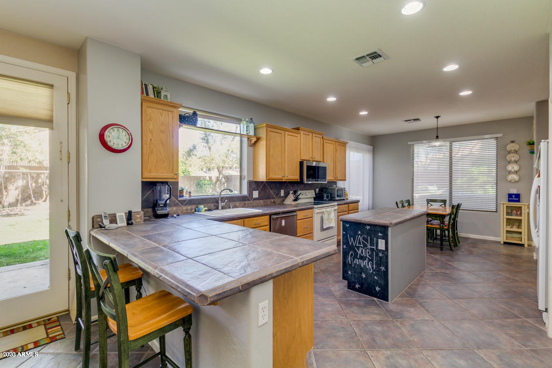 3556 East Bridgeport Parkway Gilbert, AZ 85295 - Photo 17 of 40 17-Bridgeport